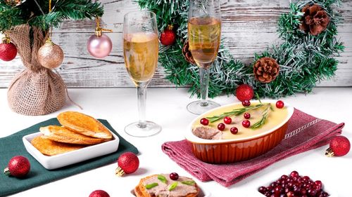 VIDEO | Paté festiv din ficat de pui, cu vin roșu și smântână proaspătă, un aperitiv fin pentru masa de sărbătoare