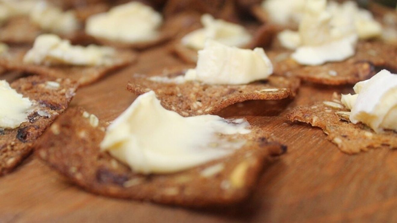 Cum a ajuns un inginer-fizician să producă brânză în ulcior, krutmach și alte produse tradițonale într-un sat bulgăresc