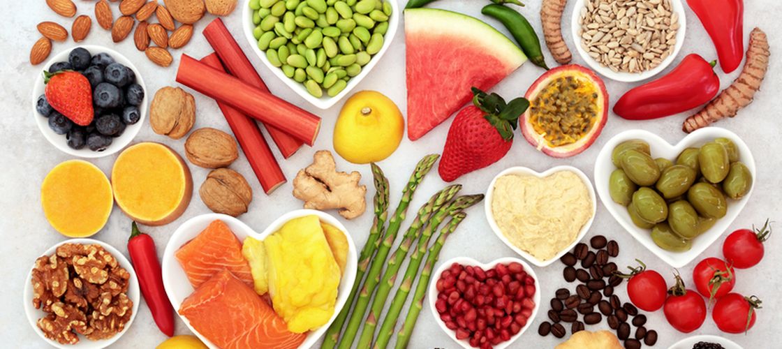 5 alimente banale care pot susține sănătatea inimii mai mult decât multe diete complicate / Fructe de pădure, cafea, ceai și încă două alimente recomandate de specialiști