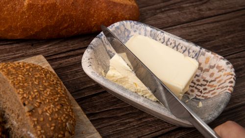 Untul pentru bebeluși: bun sau rău / Unii părinți le dau bebelușilor unt pentru sațietate și somn mai bun / Specialiștii spun că ideea are doar parțial bază reală