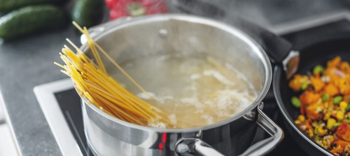 Prepară paste perfecte, ca un chef. Puțini cunosc detaliul care face diferența. E vorba de temperatura apei în care le fierbi, dar nu numai