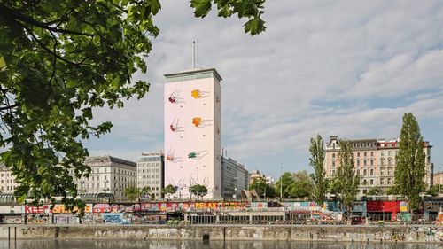 Sarmalele moldovenești ajung pe un turn emblematic din Viena / Artistul Pavel Brăila transformă Ringturm într-o operă inspirată de „gustul de acasă”