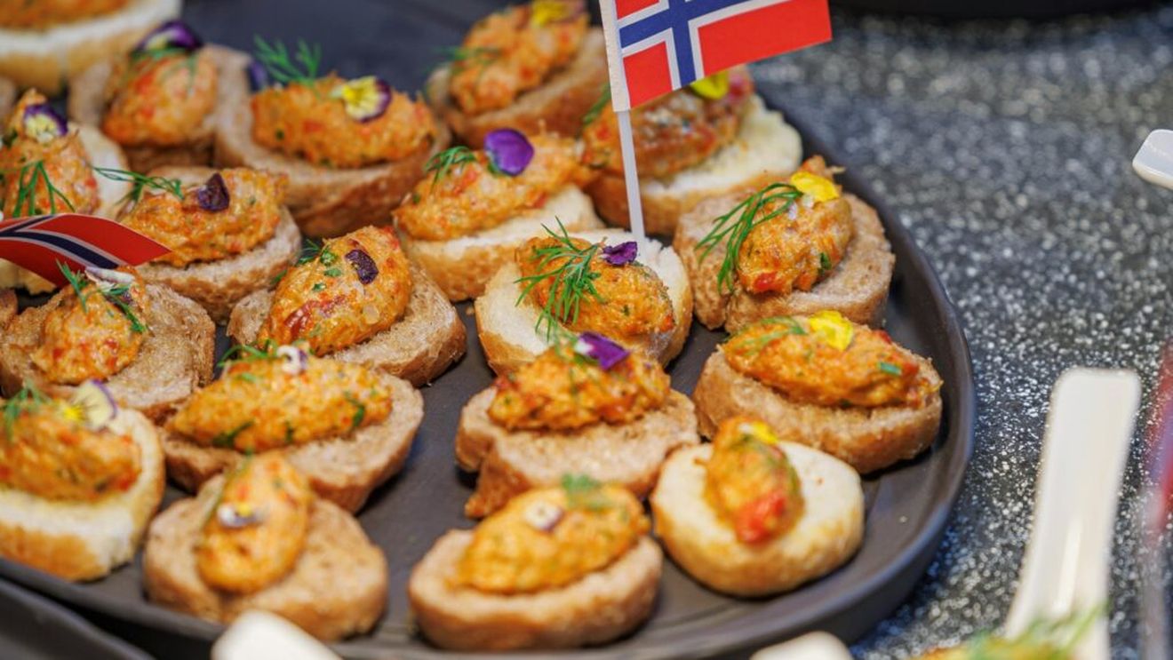 Top 10 idei simple de gustări tip „finger food”/ Delicioase și ușor de preparat, aceste gustări pot fi preparatul vedetă al petrecerilor