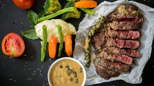 Vrei fripturi mai gustoase? / Gătitul cărnii este o combinație de fizică, chimie și biologie. Iată explicațiile științifice ale preparării ei