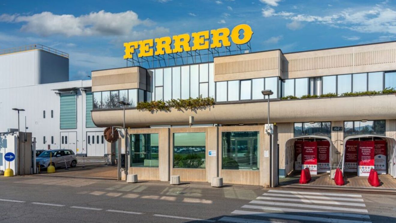 Compania italiană Ferrero, producătoarea Nutella, oferă un premiu anual de peste 2400 de euro fiecăruia din cei peste 6000 de angajati din Italia