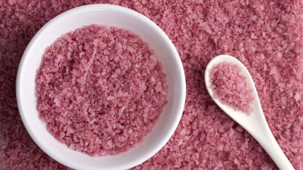 Sare aromatizată cu vin, noua modă gastronomică a verii. Conferă aromă în plus mai multor preparate și o poti prepara ușor acasă