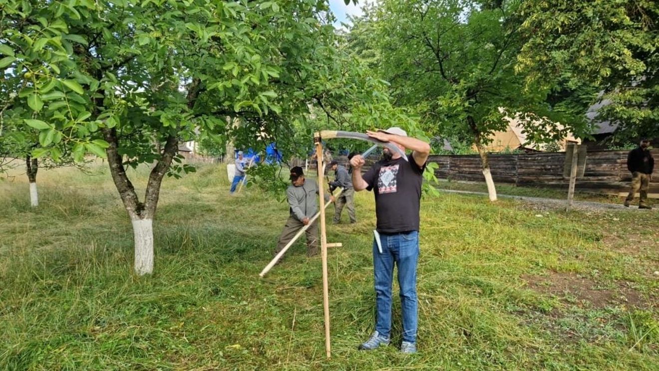 VIDEO | „Vâslitul viking” a deschis o zi de cosit tradițional la Muzeul Astra. Directorul instituției: „Vrem să ne arătăm susținerea pentru Norvegia”