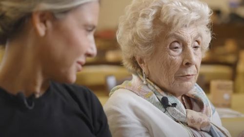 VIDEO „Nonna” Iris conduce la 93 de ani 8 restaurante în Italia și SUA și e considerată regina carbonara / Alături de ea lucrează 40 de rude și peste 480 de angajați / „Ideea mea este că trebuie să faci câteva lucruri, dar să le faci bine”