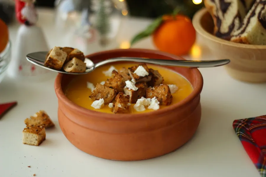 Supă-cremă-legume-crutoane