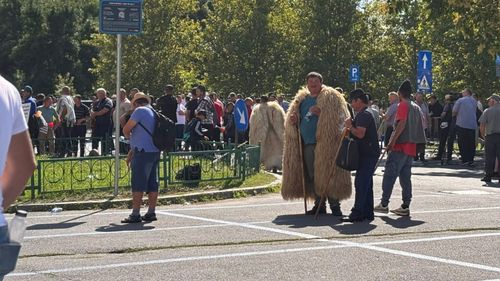 Oierii din Botoșani reiau protestele. Amenință că vor duce la București bălegar și lapte amestecat cu aracet