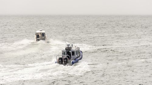 Un pescador neînregistrat a fost surprins de polițiștii de frontieră în timp ce pescuia ilegal în Marea Neagră / Patru români se aflau la bord 