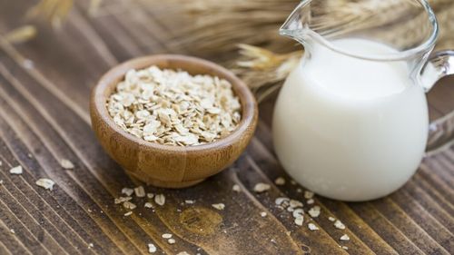 Cum să-ți faci acasă lapte de ovăz / Nu vei mai da banii pe el la supermarket, după ce vei vedea cât de simplu e să ți-l prepari singur