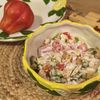 VIDEO | Salată de vară cu pui, rețetă rapidă, răcoroasă și plină de savoare. Legumele crocante merg perfect cu sosul cremos și puiul fraged
