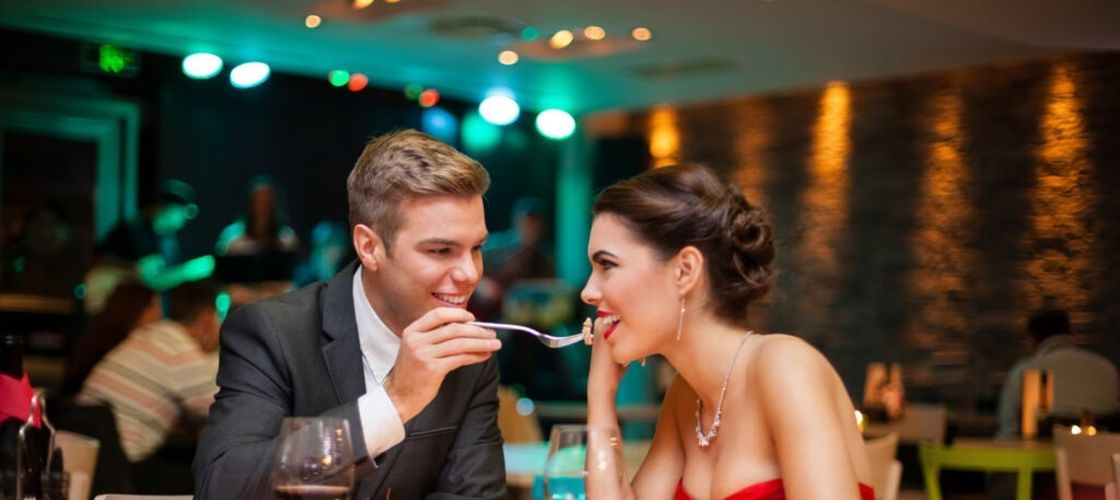 Cât costă o cină romantică în București. Locurile unde o ieșire la restaurant poate ajunge la 500 de lei de persoană