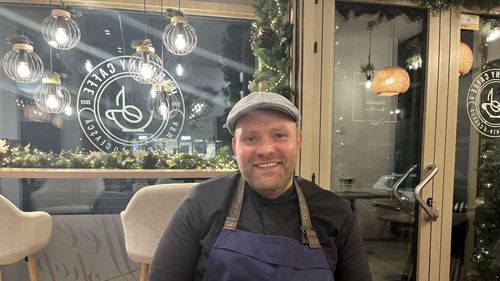 VIDEO | CHEF FĂRĂ SECRETE / Vincent Lointier, chef bucătar și fost rugbist, a lăsat Franța pentru România, unde îi învață pe bucătarii români să gătească preparate la un alt nivel / „Îmi place că sunteți familiști mai mult decât francezii. Mâncarea este un pretext să fiți împreună”