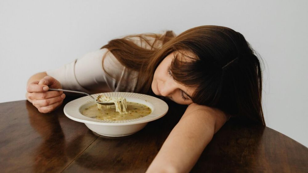 Cea mai bună dietă pentru a învinge oboseala și durerile articulare specifice, dacă suferi de tiroidită autoimună Hashimoto/ Nu mânca produse din soia și consumă cu moderație varză, broccoli și alimente bogate în gluten, pentru că îți pot agrava simptomele