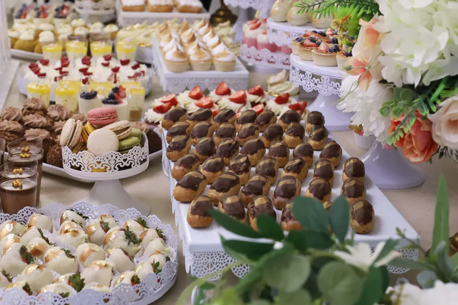 Candy bar cu deserturi artizanale realizate de Cristina Mehedințeanu