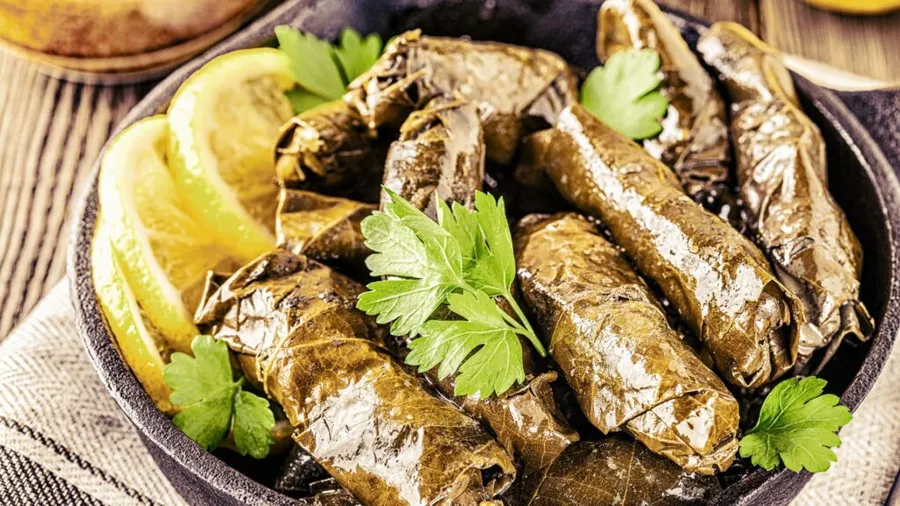 armenia-stamps-on-the-passport-bucatarie-armeana-lavash-khorovats-dolma-lahmajoun-vin-armean-areni-1-lacul-sevan-caucaz-gastronomie-internationala-calatorii-culinare-turism-gastronomic-traditii-culinare-rodie-prima-tara-crestina-din-lume-preparate-traditionale-yerevan-experiente-culinare