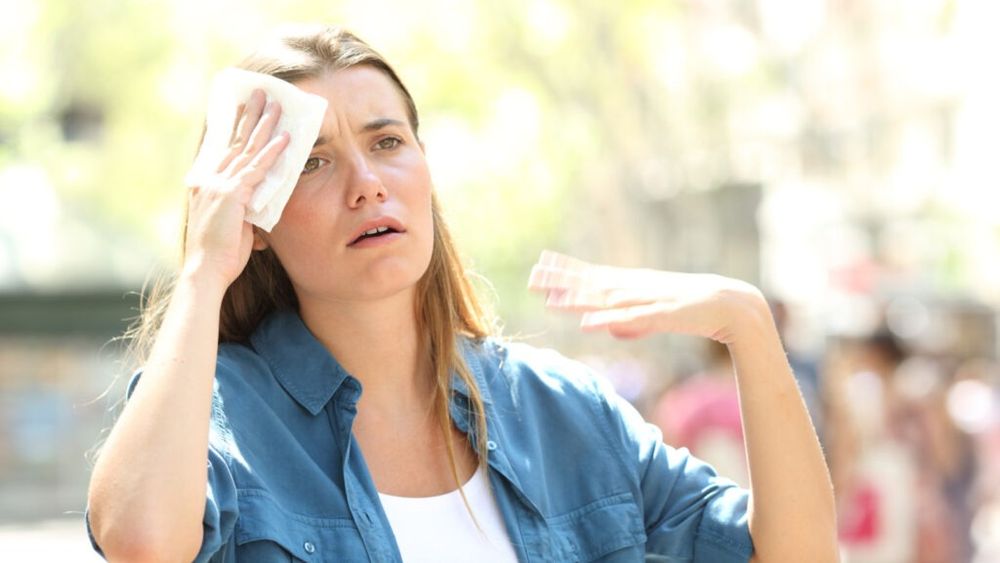 Temperaturi extreme și riscuri reale | Recomandările medicilor pentru zilele fierbinți de vară / Dr. Magdalena Fisteică: Alcoolul, cafeaua și băuturile energizante accentuează deshidratarea