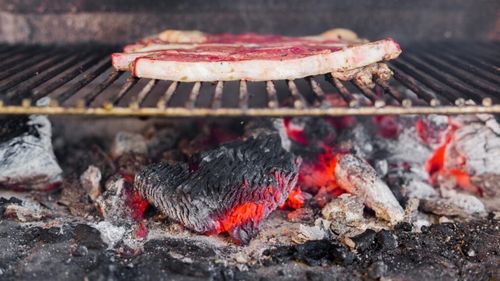 Oncologii avertizează: un obicei banal din bucătărie poate crește riscul de cancer, chiar și atunci când mâncarea pare sănătoasă