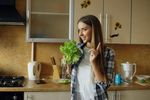 Patru alimente care pot proteja colonul. Ce recomandă un medic gastroenterolog