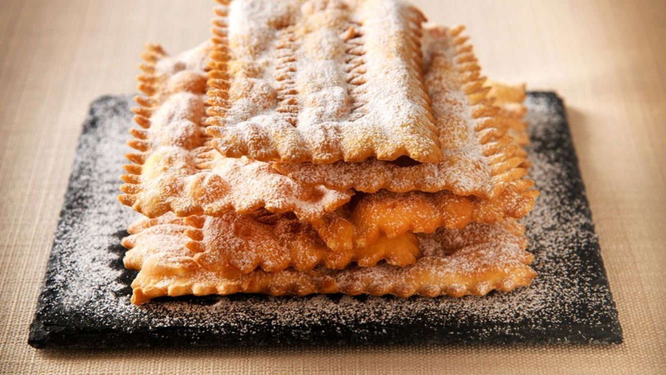 Ceva dulce. Chiacchiere, cele mai populare dulciuri care se mănâncă peste tot în Italia în perioada Carnavalului