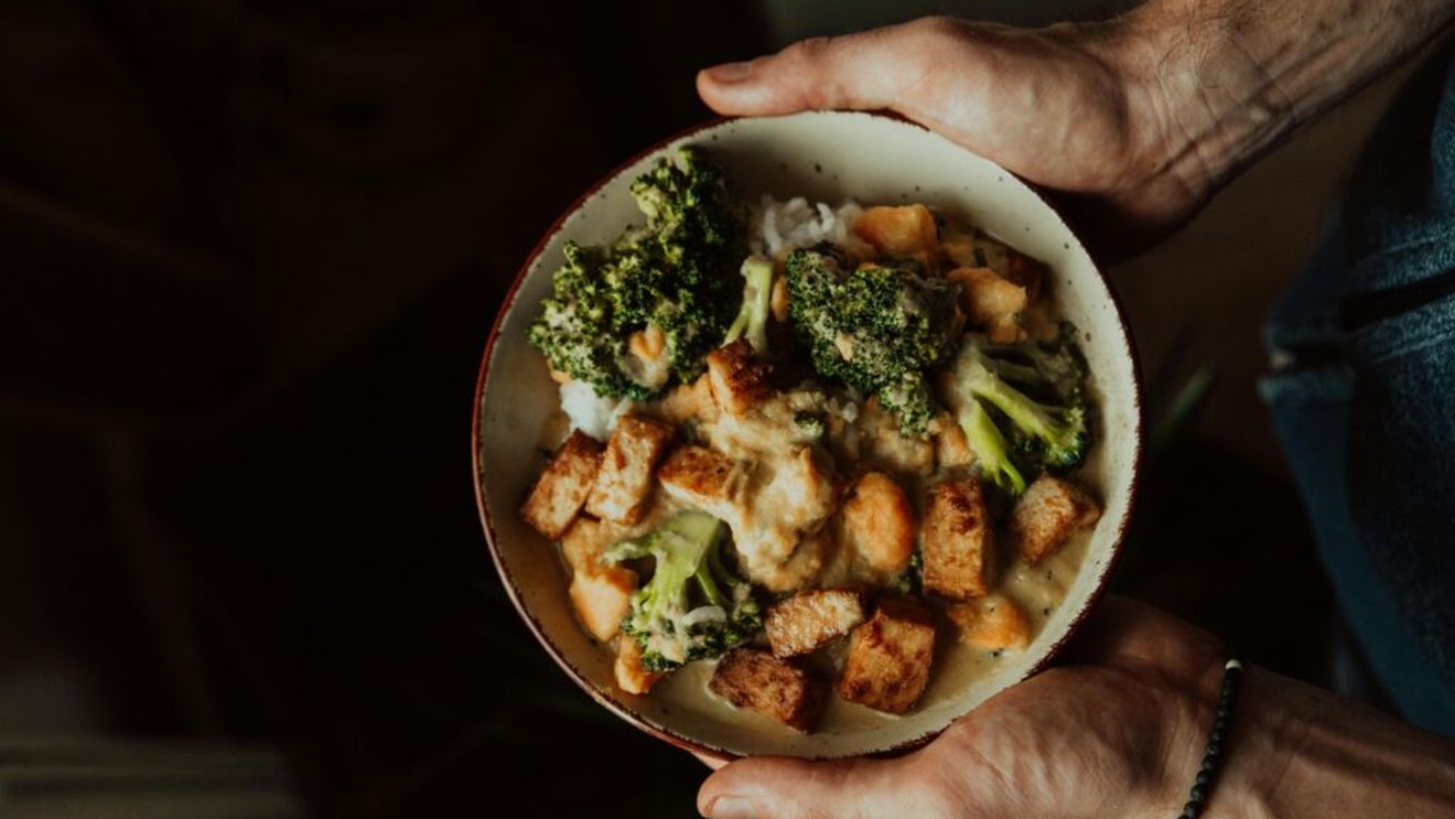 Dietele vegetariene chiar reduc colesterolul/Cercetătorii au stabilit că modele alimentare vegetariene, pe perioade mai lungi, pot reduce riscul de boli coronariene, accidente vasculare cerebrale și boli vasculare