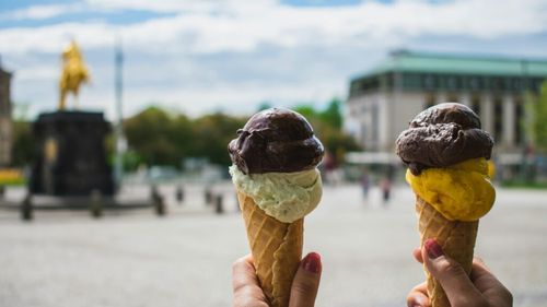 Adevărul despre înghețata fără zahăr: conține grăsimi, alcooli de zahăr și destule calorii/Citiți cu atenție eticheta de pe ambalajul înghețatei fără zahăr și mâncați-o cu moderație, pentru a evita balonarea, diareea și… îngrășarea