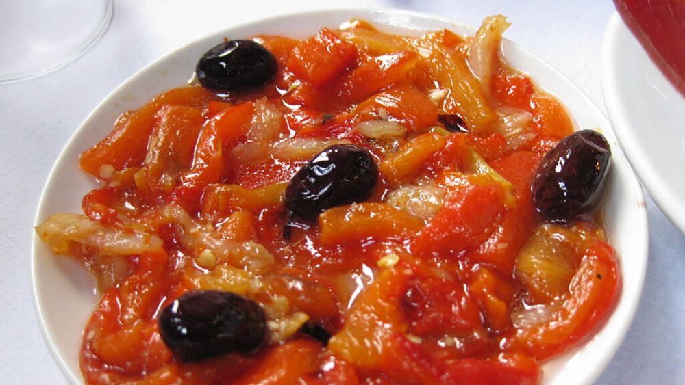 Sandwich-ul esgarraet, o rețetă simplă și dietetică din Valencia/ În același timp, o variantă perfectă de mic dejun sau pachet de luat la muncă ori la școală