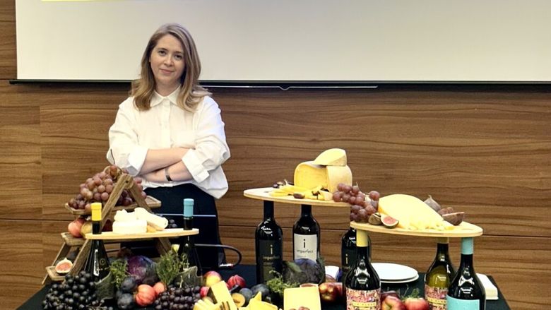 „Brânza artizanală este un produs viu” / Cum a transformat Gina Crăciun pasiunea pentru brânzeturi într-un business de experiențe culinare