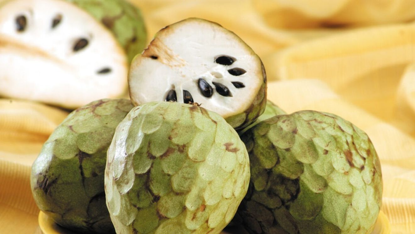 Annone, cherimoya sau custard apple. Sunt toate numele unui fruct exotic din Anzi, aclimatizat de mai bine de un secol în zona de sud a Italiei