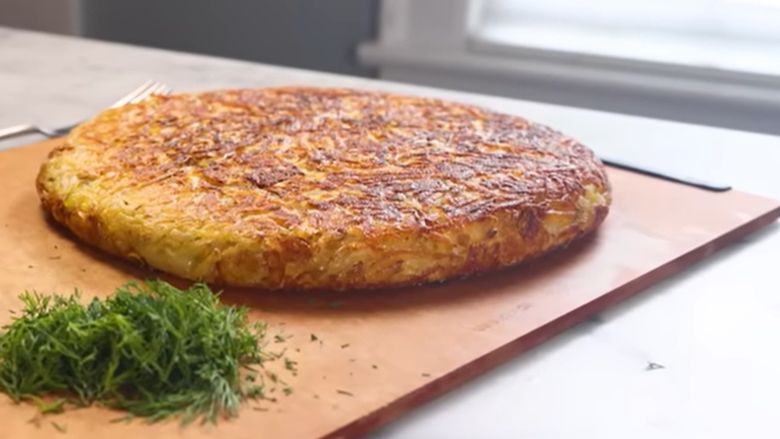 Rösti elvețian autentic, micul dejun al fermierilor din Alpi: ce greșeli faci fără să-ți dai seama / Secretul pentru cartofii crocanți la exterior și moi în interior