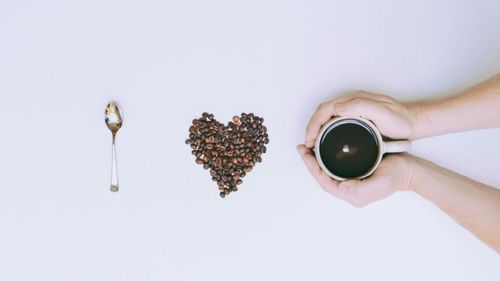 În doze moderate, cafeaua poate fi de ajutor în gestionarea depresiei și menținerea sănătății inimii și poate preveni aparitia demenței