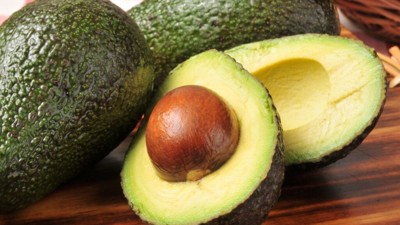Nutriționist despre unele alimente sănătoase: Au „proprietăți incredibile”, dar și un mare număr de calorii. Avocado, uleiul de măsline și superlimentele trebuie consumate cu porția