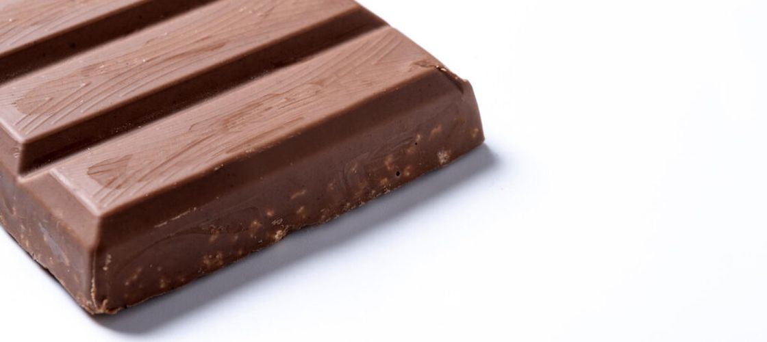 Jaf neobișnuit în Europa / 12 tone de batoane de ciocolată au dispărut dintr-un camion în drum spre Polonia