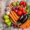 Dieta antiinflamatoare ar putea reduce riscul de cancer / Legumele, peștele gras și fructele de pădure printre alimentele recomandate de specialiștii