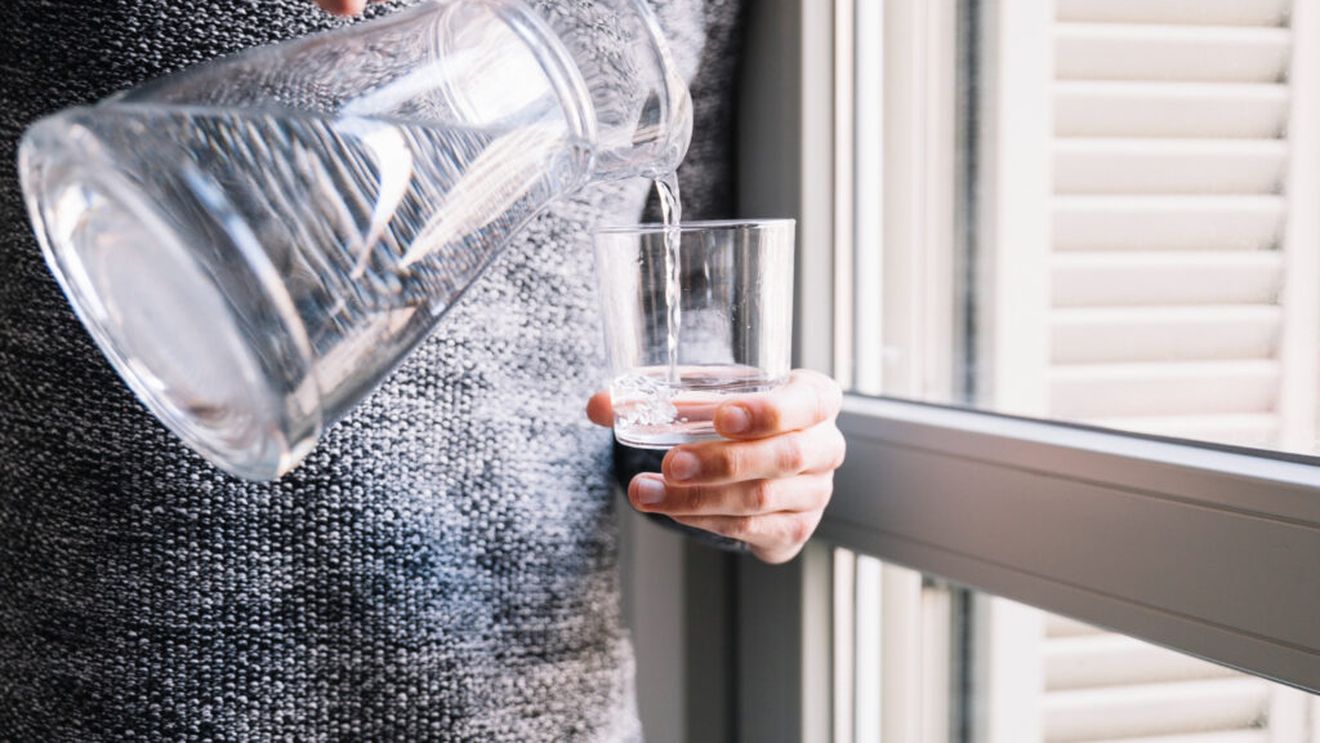 Apă rece sau apă caldă, care este cea mai recomandată pentru efectele benefice / Ce spun specialiștii despre alegerea mai sănătoasă și de ce răspunsul depinde de moment