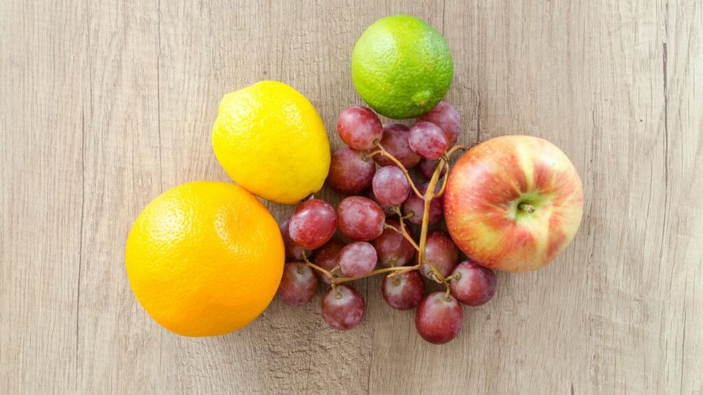 Un studiu recent arată că unele gustări și băuturi comune te pot feri de multe boli/ Strugurii, merele, cafeaua și ciocolata neagră, printre alimentele ce reduc riscul de boli hepatice