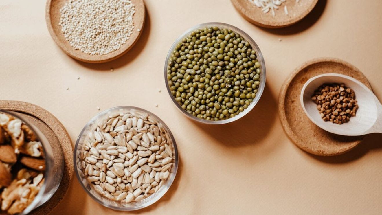 Cele mai bune surse de proteine complete pentru vegani și vegetarieni. Aceste alimente le pot înlocui cu succes pe cele de origine animală