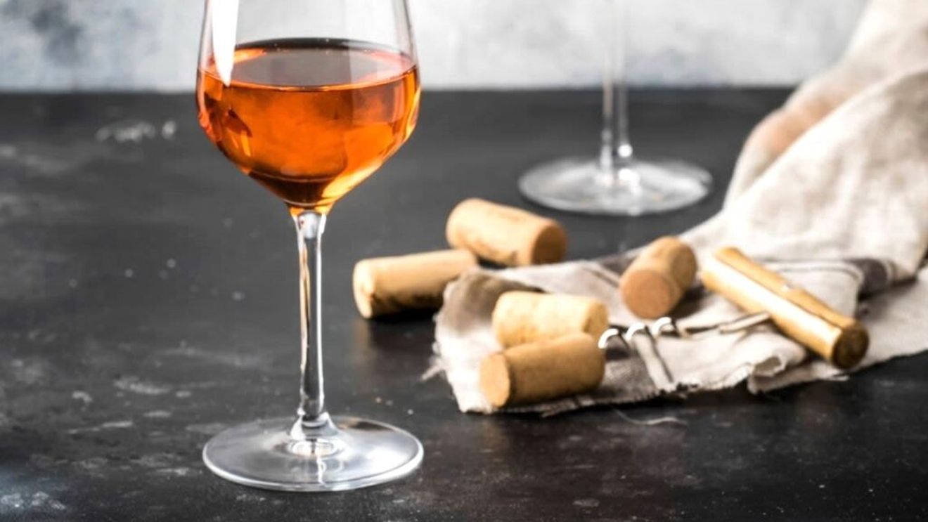 Moda orange wine. Câștigă teren vinurile albe preparate însă urmând tehnica vinurilor roșii, pentru că îmbină calitățile ambelor categorii