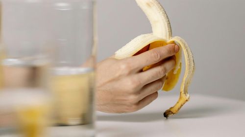 Are banana prea mult zahăr? Iată adevărul despre carbohidrații, caloriile și nutrienții din acest fruct și ce beneficii pentru inimă aduce el