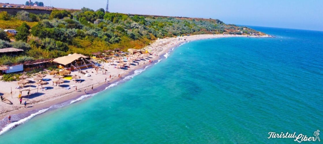 Grecia închide beach barurile și restul facilităților pentru turiști pe 251 de plaje sălbatice protejate prin lege