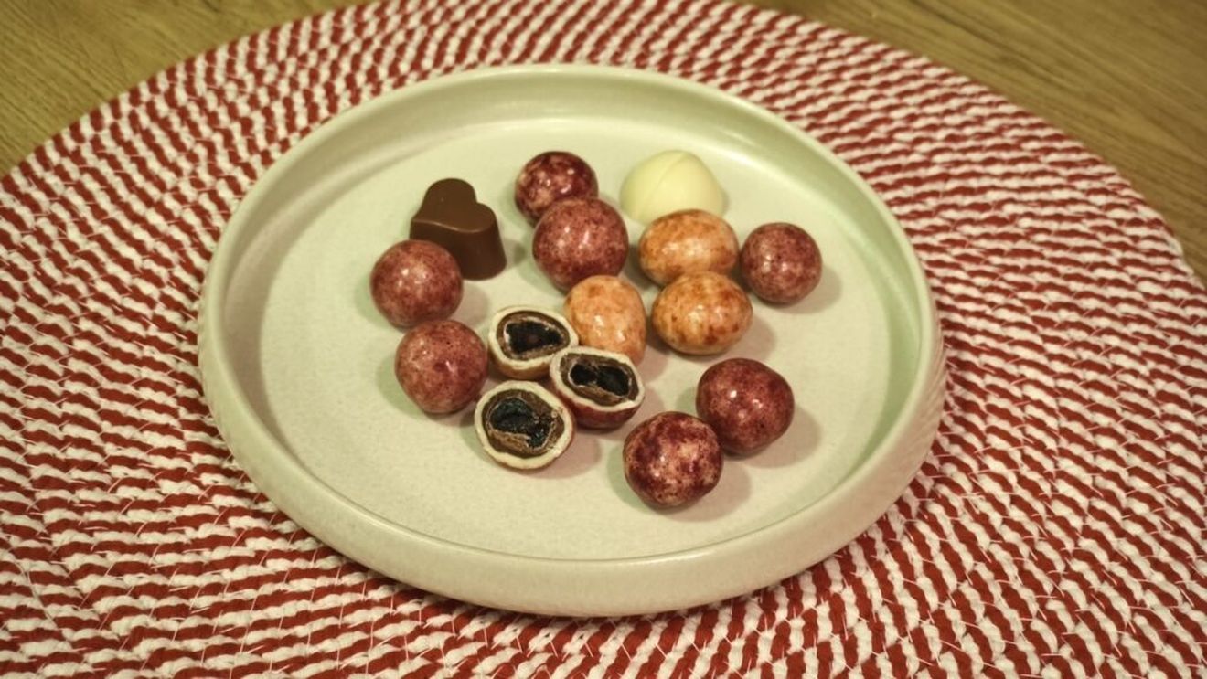 Dragostea trece prin stomac/ De Valentine's Day oferă-i jumătății tale bomboane preparate chiar de tine, cu căpșuni și cireșe