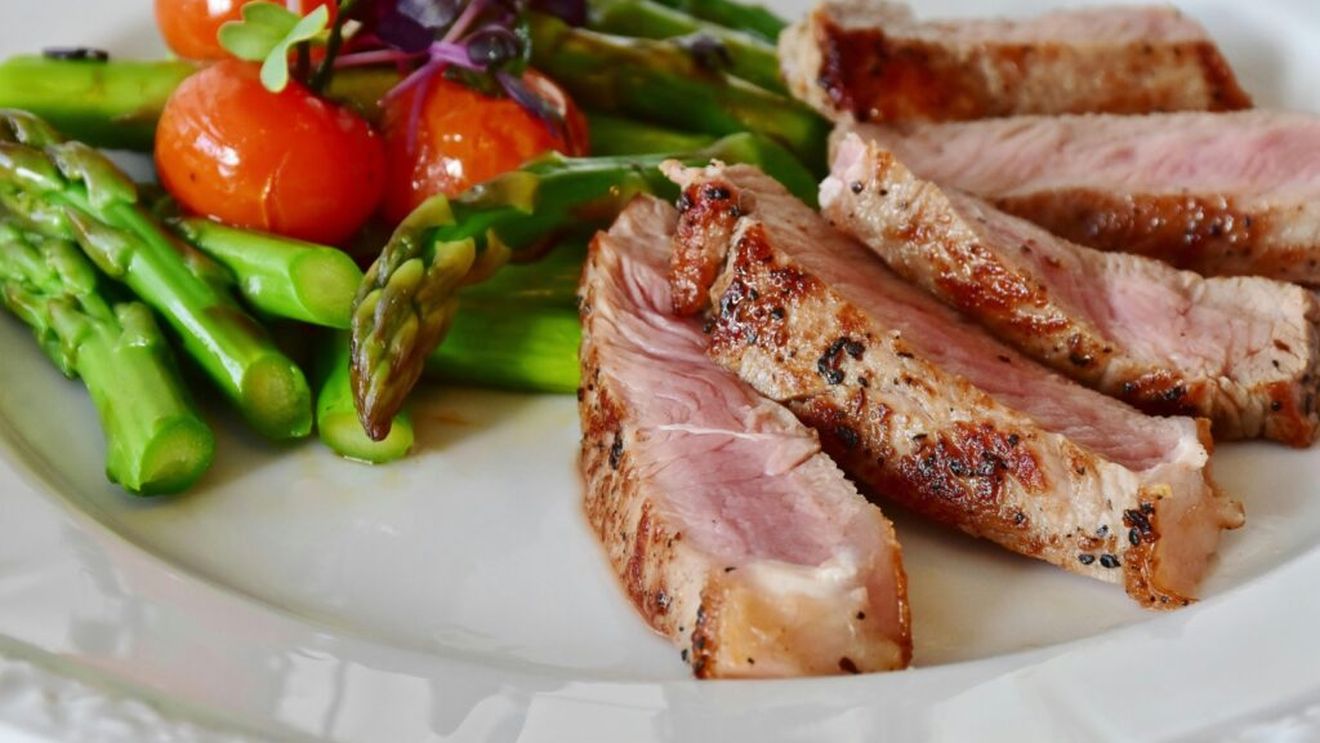 Cum te poate îmbolnăvi carnea de porc insuficient preparată termic/Poți face boli grave precum hepatită și scleroză multiplă