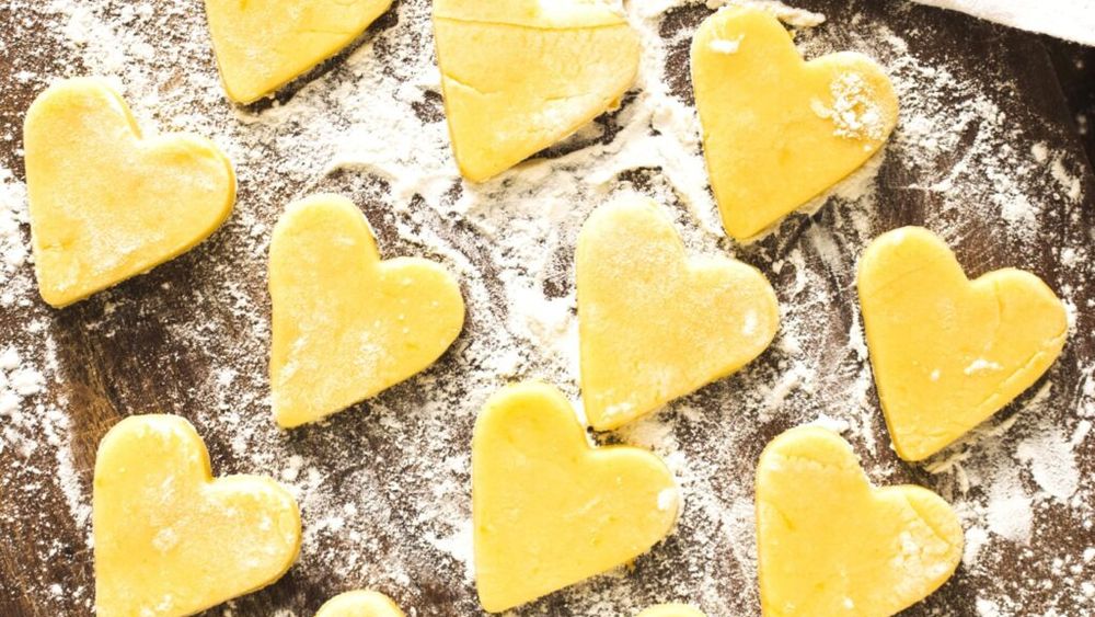 Aluat fraged cu care poți face orice tarte dulci sau sărate, fursecuri, cornulețe și multe alte deserturi rapide