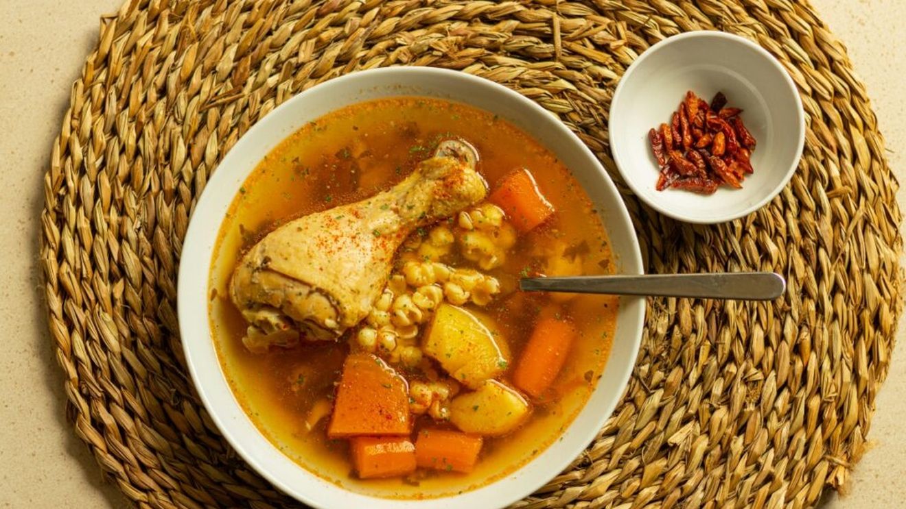 Un medic, expert în longevitate, dezvăluie ce mănâncă atunci când este bolnav / Specialistul susține că supa de pui, preparată după o rețetă proprie, ajută la recuperarea rapidă a sănătății