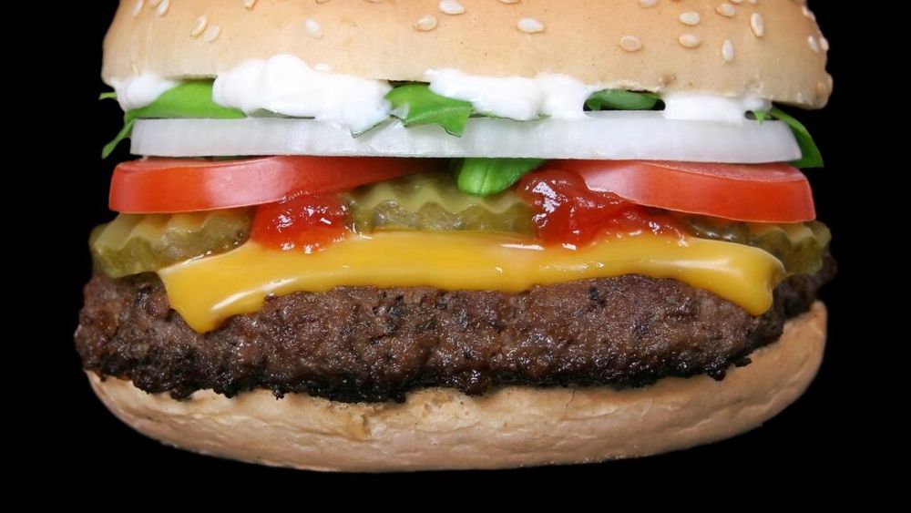 McDonald's a pierdut dreptul de marcă înregistrată în UE pentru sortimentele cu pui ale celebrului „Big Mac” / Demersul, inițiat de lanţului irlandez de restaurante Supermac