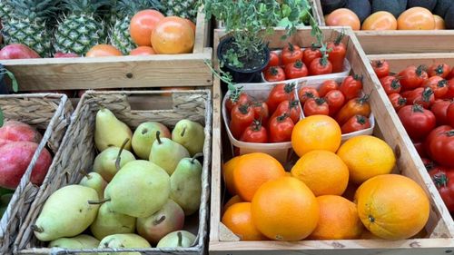 Eurostat: Preţul mediu în UE al produselor agricole a scăzut cu 2% în 2024, comparativ cu 2023, în timp ce preţul mediu al bunurilor şi serviciilor consumate în agricultură a scăzut cu 6%