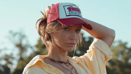 VIDEO | Face milioane pe OnlyFans, iar banii îi investește în ferma ei din Florida / Rachel Cook s-a autointitulat „cea mai sexy fermieră din lume” și vrea să îl invite pe Jeremy Clarkson la ferma ei ecologică