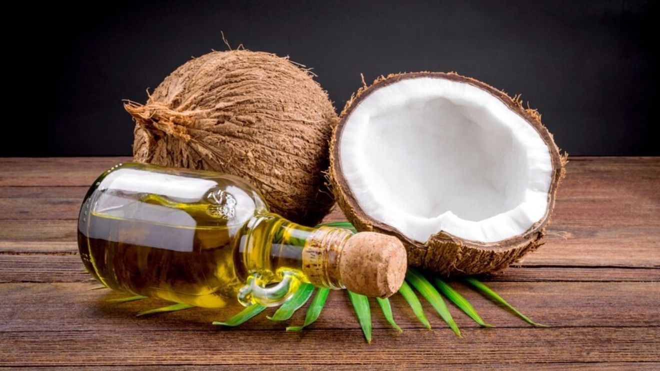 Uleiul de cocos a ajuns un produs de lux / Prețurile din India s-au triplat, ceea ce a făcut ca produsul să fie înlocuit cu cel de floarea-soarelui în bucătăria indiană
